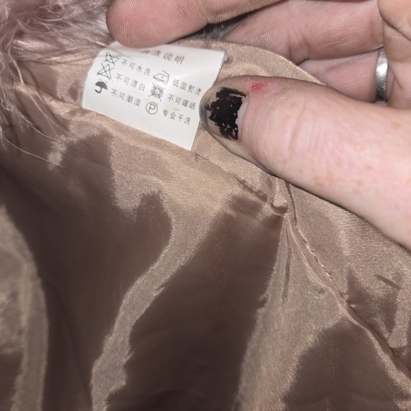 Genuine Fur Coat with Silk Lining - Luxuriously Soft, Elegant Design, Size M/L - Picture 3 of 4